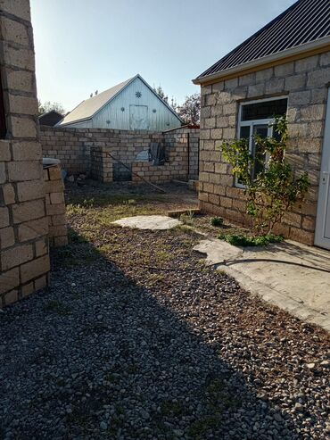 Həyət evləri və villaların satışı: Həyətyanı sahəsi olan daş tikili - Daş divarlı, möhkəm konstruksiyalı — 1