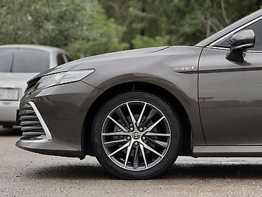 Toyota: Toyota Camry: 2021 г., 2.5 л, Вариатор, Гибрид, Седан — 4