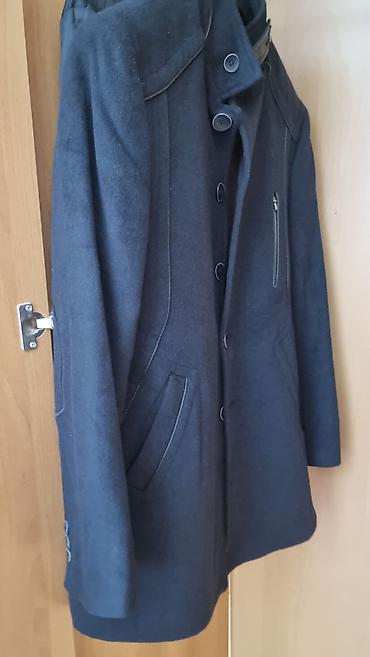 adidas jacket: Kişi üst geyimləri dəsti - Yaşıl kapüşonlu yüngül jaket: tam ön — 8