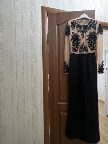 черное платье с кружевом внизу: Вечернее платье, Длинная модель, С рукавами, С пайетками, S (EU 36), M (EU 38)