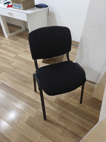 Məişət kimyəvi maddələri: Ofis/konfrans stulları – yığıla bilən model - Rəng: qara - Material