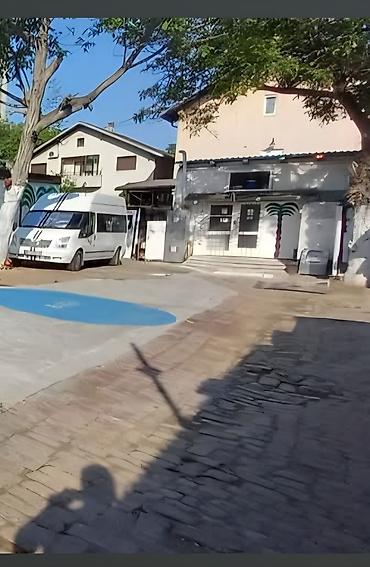 izdavanje stara pazova: Iznajmljujem 2 Magacina manja ili kao 1 Veci 70m2.do 135m2. Zemun. Za — 5