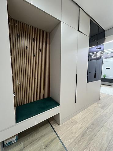 Гарнитуры для прихожей: 🔥 Продаётся уютная 2-комнатная квартира площадью 63 м² 📍 В престижной — 1