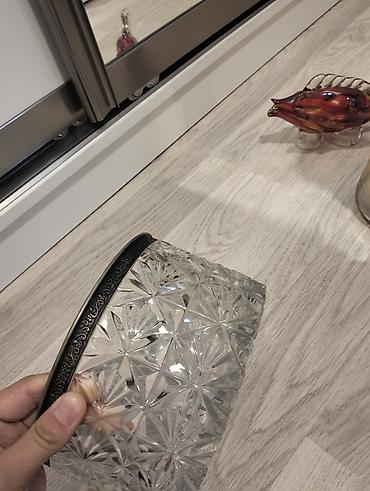Сервировочные аксессуары: Qalın xırdavat naxışlı kənarlı kristal meyvə qabı. - Material — 2
