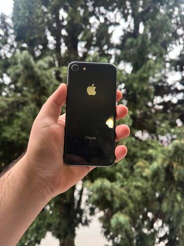 ipone 8 pulus: IPhone 8, 64 GB, Qara, Barmaq izi