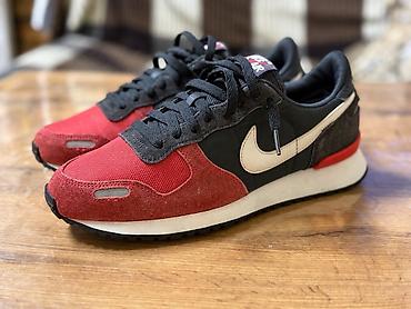 Мужские кроссовки, 42, Nike, Б/у, цвет - Красный, Самовывоз at lalafo.kg Мужские кроссовки, 42, Nike, Б/у, цвет - Красный, Самовывоз