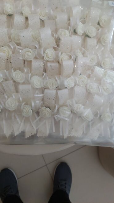 Svadbena oprema: Cvetna traka za kosu sa velom, idealna za posebne prilike. Traka je — 46