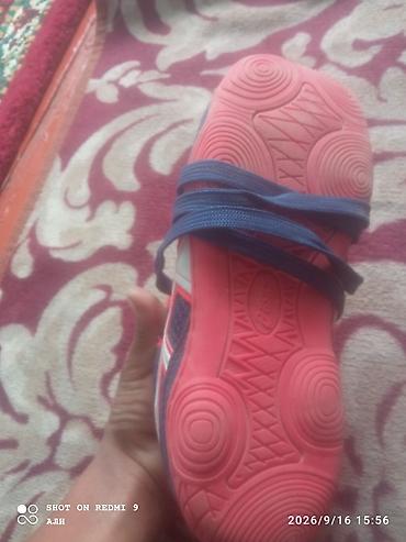 требуется швея куртка: Кроссовки Asics для зала/активных игр - Бренд: Asics (логотип на — 4
