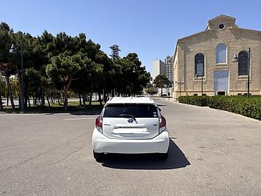 aqua disk: Toyota Aqua (Prius C) hibrid hetçbek kredit mumkundur 5300 azn odemek — 4