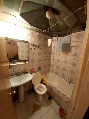 Uzunmüddətli kirayə mənzillər: Sahil metrosuna yaxın məsafədə yerləşən, yaxşı təmirli 2 otaqlı — 12