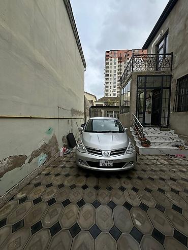 nissan tida arxa stop: Nissan Tiida sedan, gümüşü rəng. - Kuzov: 4 qapılı sedan, orijinal — 4