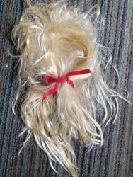 Aksesoari za kosu: Prodajem svetloplavu perikudugačkusa crvenim mašnicama . Nema — 6