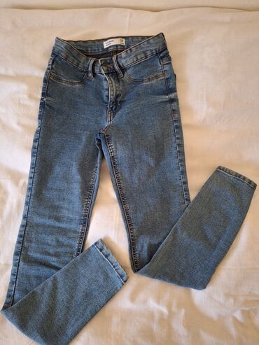 re dress jeans: Nove farmerice. uske nogavice. broj 32. imaju elastina duz celih