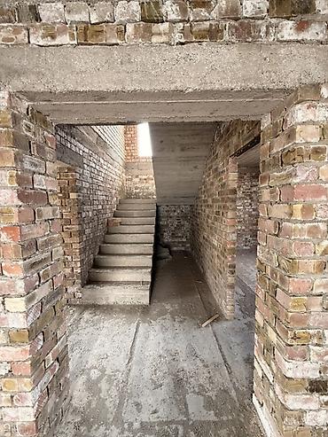 Продажа полдома: Продается просторный кирпичный дом Площадью 200 кв Находится в — 2