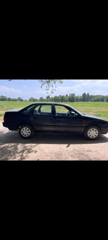 Volkswagen: Volkswagen Passat: 1991 г., 1.8 л, Механика, Бензин, Седан