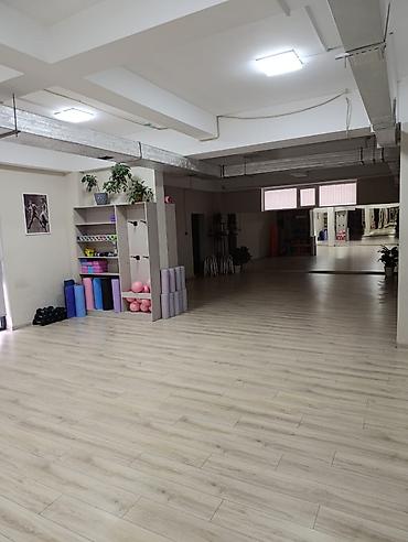 этажи: Барбершоп 220 м², 5 комнат, С ремонтом, Частично с оборудованием, Многоэтажное жилое здание, Отдельный вход — 2