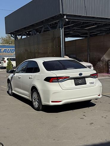 Toyota: Toyota Corolla: 2022 г., 1.8 л, Вариатор, Гибрид, Седан — 7