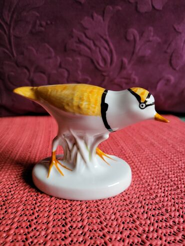 Ostali kućni dekor: Figura nova porcelanska 70te. Visina. 7cm. Duzina. 11,5cm — 1