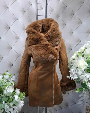 Krzneni kaputi: Sa postavom, bоја - Crna — 9