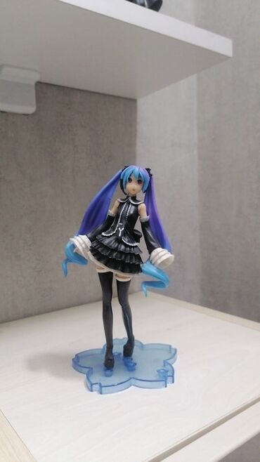 Kolleksiya kartları: Anime fiquru – Hatsune Miku (Vocaloid) temalı dekorativ heykəlcik