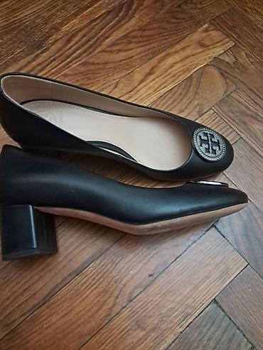 hermes ayaqqabı: Tory Burch qadın tufliləri - Model: Dairəvi burunlu, alçaq enli blok — 1