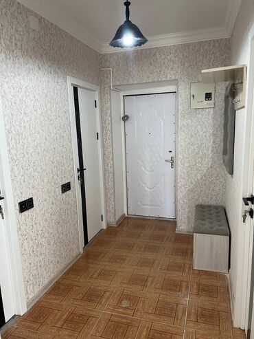 Uzunmüddətli kirayə mənzillər: Azadlıq ilə İnqilabın kəsişmədində,Tibb universitenin yanında,9 — 10