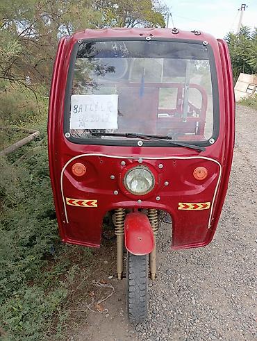 kia cerato sol arka stop: Qırmızı yük daşıyan üçtəkərli motosiklet (trisikl) Xüsusiyyətlər: - — 1