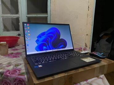 Lenovo: İşlənmiş ASUS Vivobook, 17.3 ", Intel Core i5, 1 TB