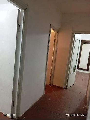 Продажа помещений свободного назначения: Сдается квартира в городе Токмок. Дома есть все, туалет, кухня и 2 — 6