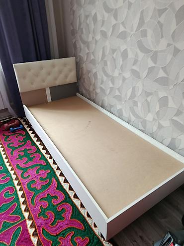 bunk bed: Детская Односпальная кровать 
- Каркас: ЛДСП белого цвета — 2