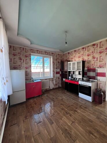 дома в районе рабочего городка: 100 кв. м, 5 бөлмө, Жылуу пол, Брондолгон эшиктер, Забор, тосулган