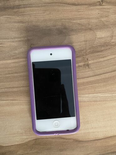 ipod 7: Işlek veziyyetdedir şarj olmasi ucun özünün orginal xususi kabelide