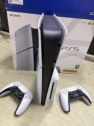 PS5slim почти новое 2ревизия +2джойстика оригинал дисководом куплен