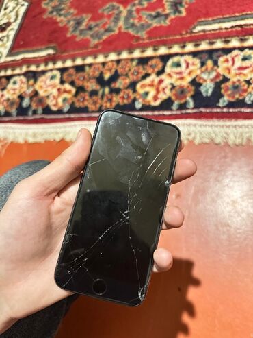 Apple iPhone: IPhone SE 2020, Qara, Qırıq — 3