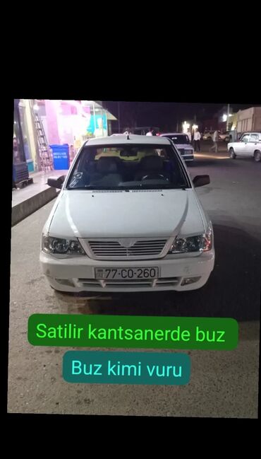 bentley azure 6.8 twin turbo: Ağ rəngli sedan avtomobil. Xüsusiyyətlər: - Ön tərəfdən klassik