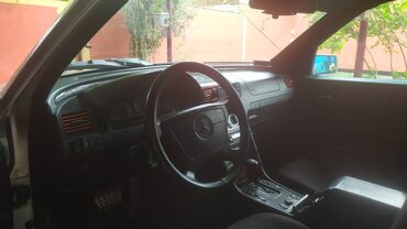 Mercedes-Benz: Mercedes-Benz 220: 2.2 l | 1995 il Sedan — 9