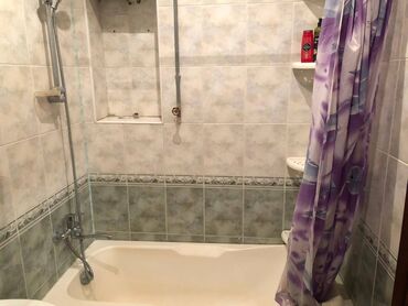 Uzunmüddətli kirayə mənzillər: Bayılda 163 nömrəli məktəbin yanında,4/2-si təmirli,2 otaqlı, Əşyaları — 9