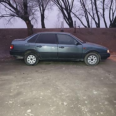 Volkswagen: Volkswagen Passat: 1988 г., 1.8 л, Механика, Бензин, Седан — 1