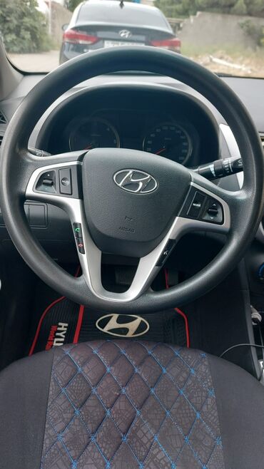 hyundai accent 2012: Hyundai Accent: 1.6 l | 2013 il Sedan