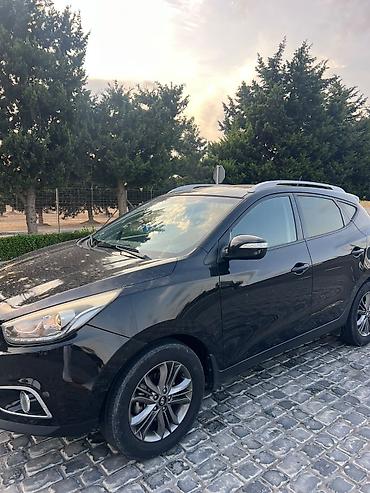 bora: Hyundai ix35, qara rəng, benzinli krossover. Xüsusiyyətlər: - — 9