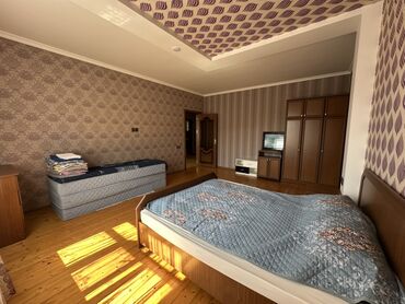 Günlük kirayə evlər: 100 kv. m, 3 otaqlı, Artezian quyusu, Kanalizasiya, Kombi — 27