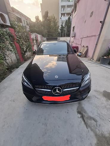Mercedes-Benz: Mercedes‑Benz C‑Class sedan – qara rəng, AMG üslublu xarici paketli — 1