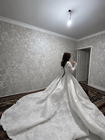 алла тоо: Үлпөт көйнөгү, Шлейфи менен, Гипюр, Барпайган, Гүлдүү торчо, Колдонулган — 3