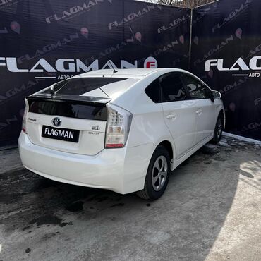 тайота 4ranner: Toyota Prius: 2013 г., 1.8 л, Автомат, Бензин, Хэтчбэк