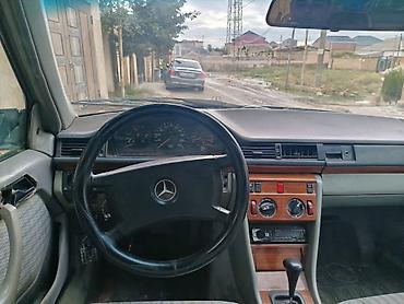 byd destroyer o5: Mercedes-Benz E 200: 2 l | 1992 il Sedan — 1