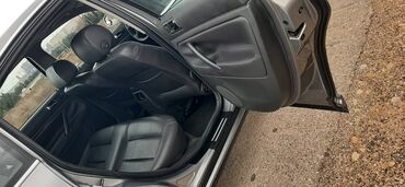 Volkswagen: Volkswagen Passat: 1.8 l | 2004 il Sedan — 12