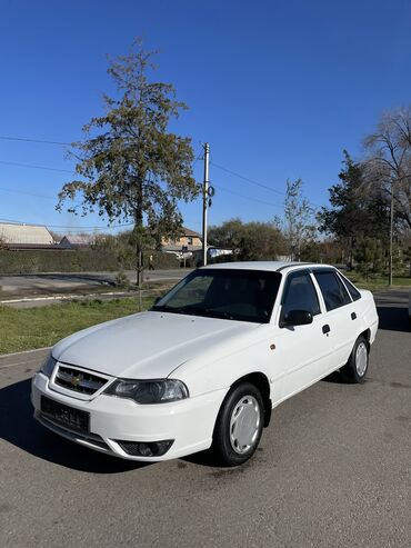 Daewoo: Daewoo Nexia: 2010 г., 1.6 л, Механика, Бензин, Седан