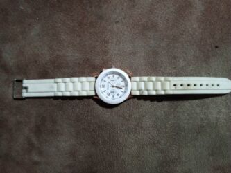 nike qaçış üçün qadın krossovkaları: Наручные часы, цвет - Белый