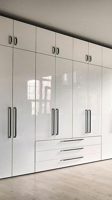 Sifarişlə dolablar: Düz dolab, Yataq otağı üçün, Qarderob, Açılan, Korpuslu — 4