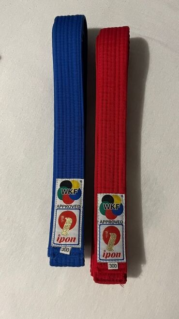 Ipon WKF odobreni karate kaiševi, dostupni u crvenoj i plavoj boji
